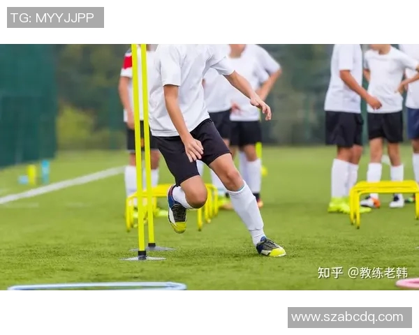 揭秘足球球星日常训练细节与高效提升个人技术的科学方法