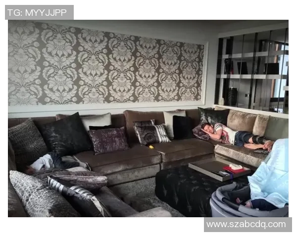 足球球星合租生活揭秘：豪宅背后的友情与竞争的微妙平衡